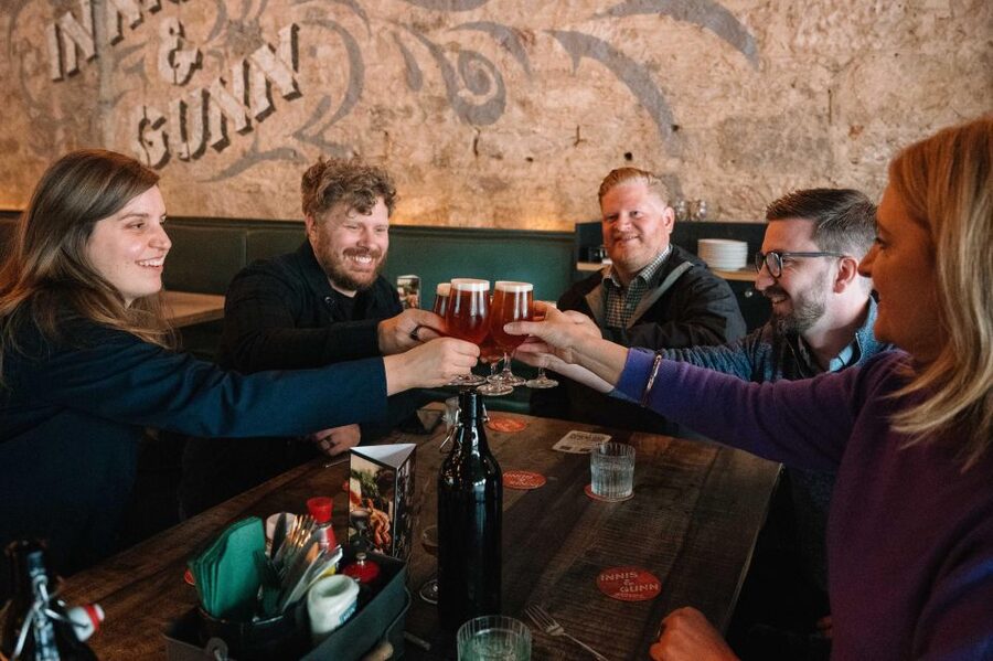 Edinburgh: Food Tour with drinks - Victoria Street and the route toward the Royal Mile
