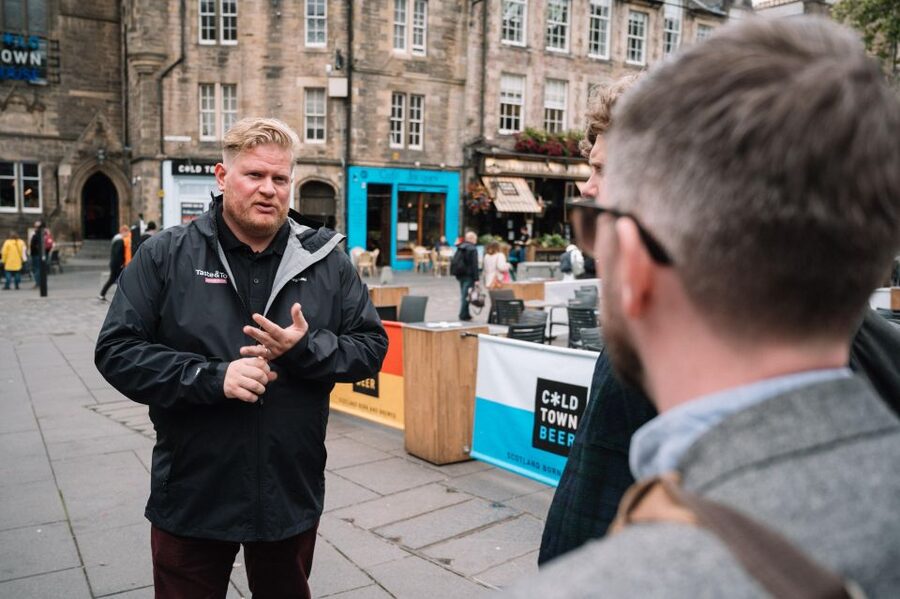 Edinburgh: Food Tour with drinks - Beer, cider, coffee, and whisky in local settings