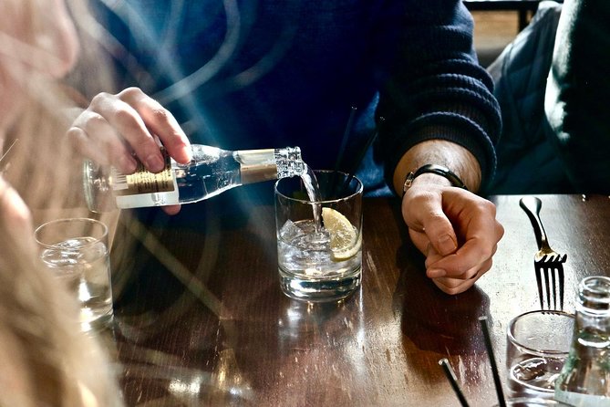 Edinburgh Food Tour with Scotch, Haggis, a Secret Dish & More - Why food is a smart way to meet Edinburgh