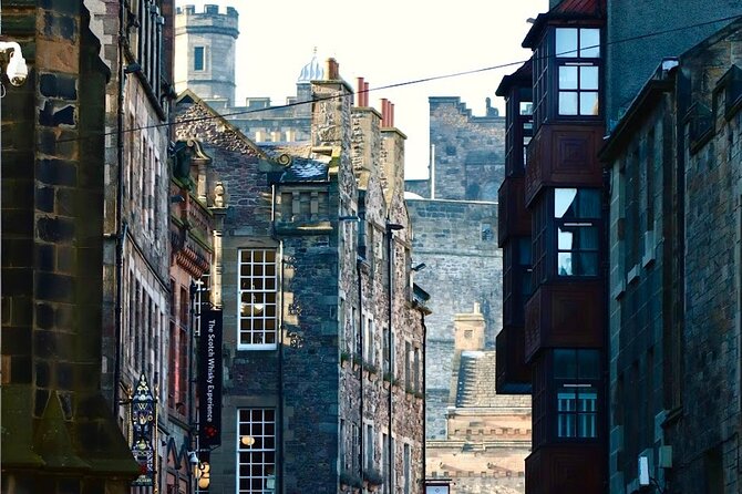 Edinburgh Food Tour with Scotch, Haggis, a Secret Dish & More - Walking pace, group size, and comfort