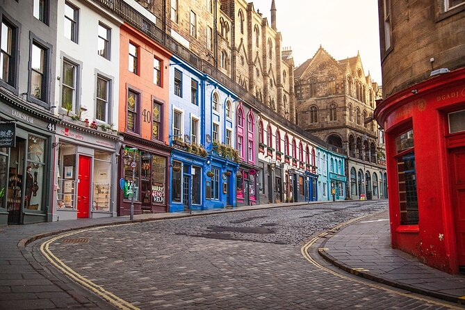 Edinburgh Full Day Walking Tour with Castle Included -Small Group - Greyfriars Bobby and Greyfriars Kirkyard