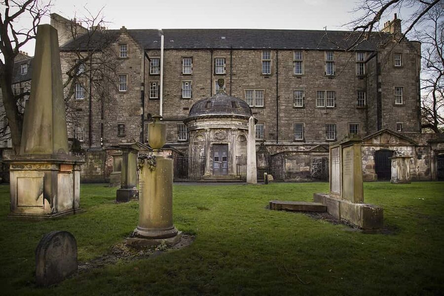Edinburgh: Full-Day Walking Tour with Edinburgh Castle - Grassmarket and Victoria Street