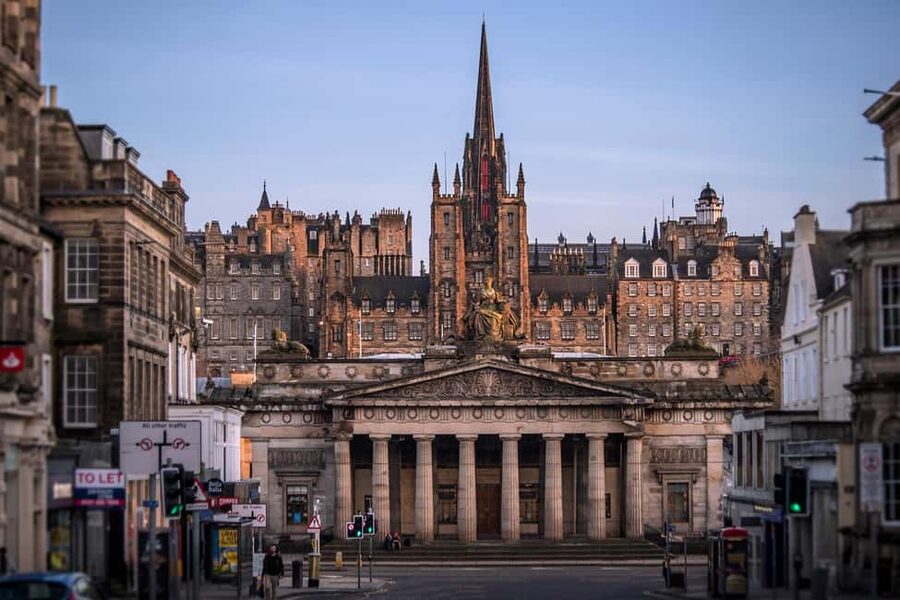 Edinburgh: Full-Day Walking Tour with Edinburgh Castle - Princes Street and Edinburgh’s art collections