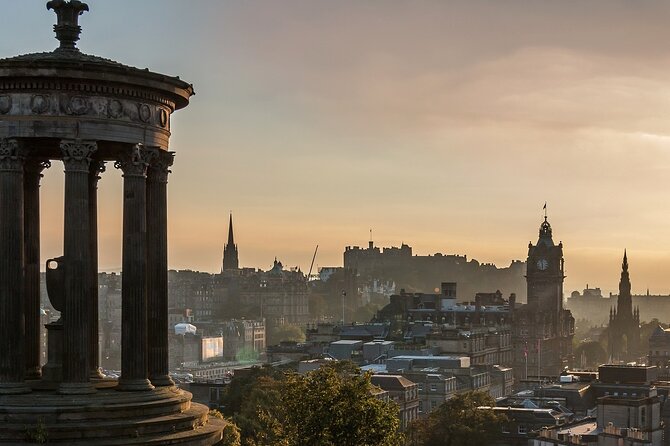 Edinburgh Ghost Tour: Mysteries, Legends and Murders - The guides are the heart of the experience