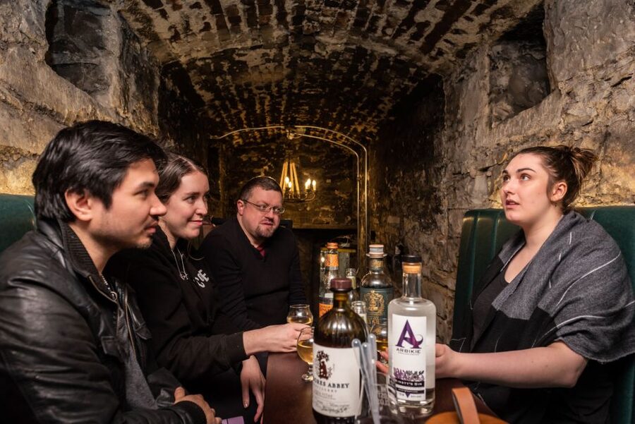Edinburgh: Gin Tasting at Underground Venue - Small details that make the evening work