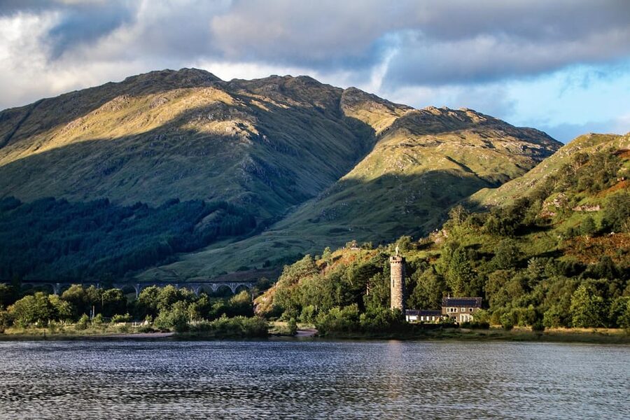 Edinburgh: Glenfinnan Viaduct, Glencoe & Fort William - The guides make the long ride easier
