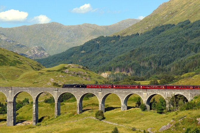 Edinburgh: Glenfinnan Viaduct, Glencoe & Fort William Guided Tour - Fort William and the lunch question