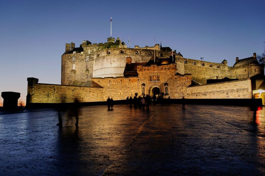 Edinburgh: Guided Ghost Walking Tour - Beneath South Bridge in Niddry’s Wynd
