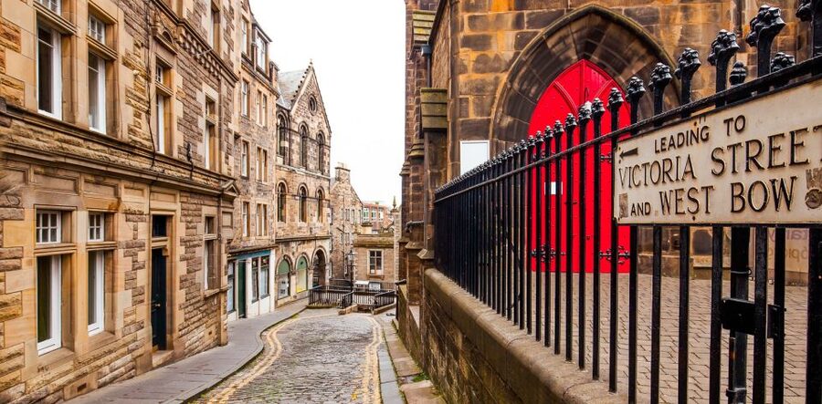 Edinburgh: Guided Harry Potter Tour in French - Meeting at the City Chambers on the Royal Mile