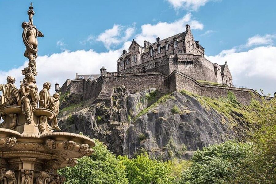 Edinburgh: Guided Harry Potter Walking Tour - City Chambers and the approach to Edinburgh Castle