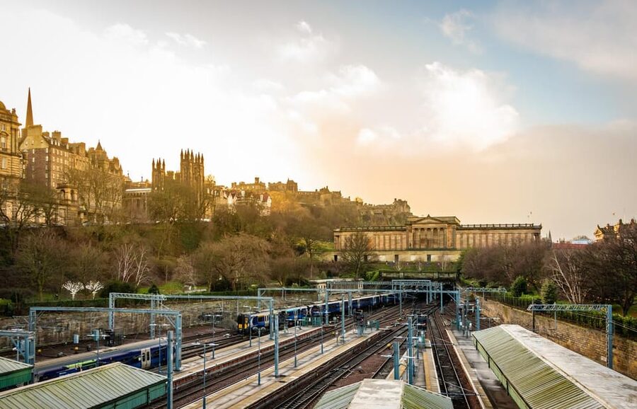 Edinburgh: Guided Harry Potter Walking Tour - Waverley Station and Edinburgh’s New Town