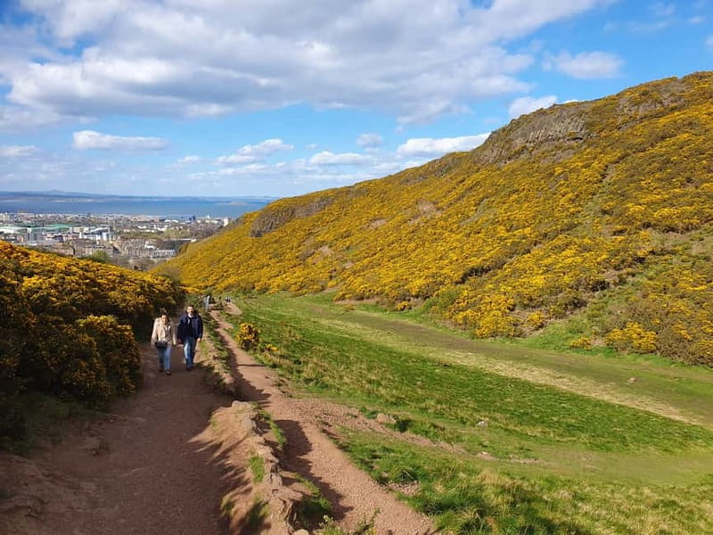 Edinburgh: Guided Hike to Arthur's Seat and Holyrood Park - Meeting at the foot of the Royal Mile