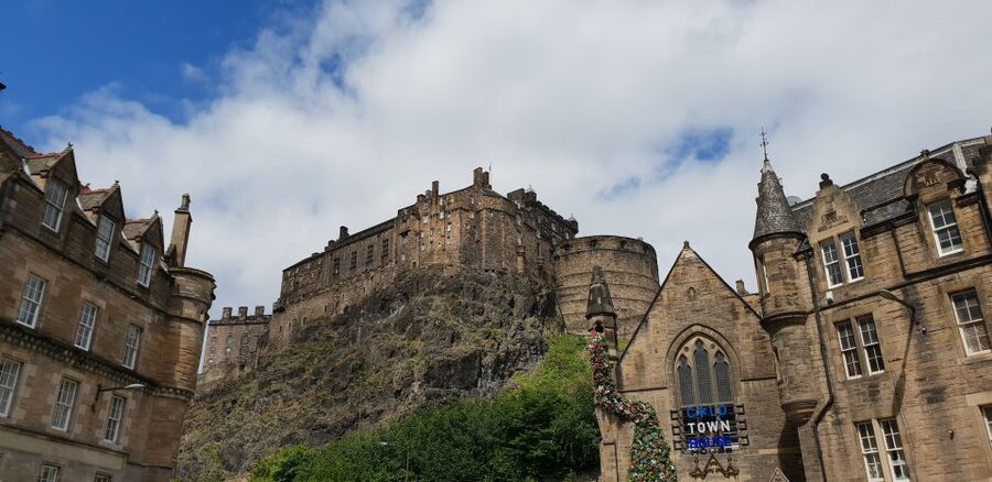 Edinburgh: Guided Tour in French - Starting in Grassmarket