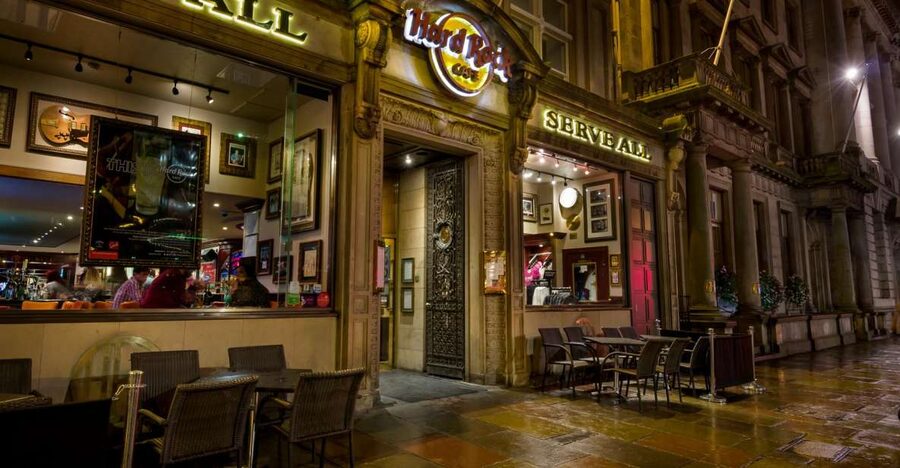 Edinburgh: Hard Rock Cafe with Set Menu for Lunch or Dinner - A music-filled meal near Edinburgh Castle