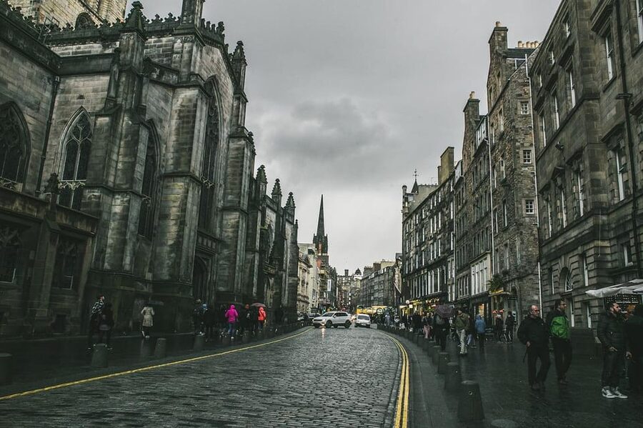 Edinburgh: Harry Potter Tour & Palace of Holyrood Entry - Holyroodhouse adds Scotland’s royal story