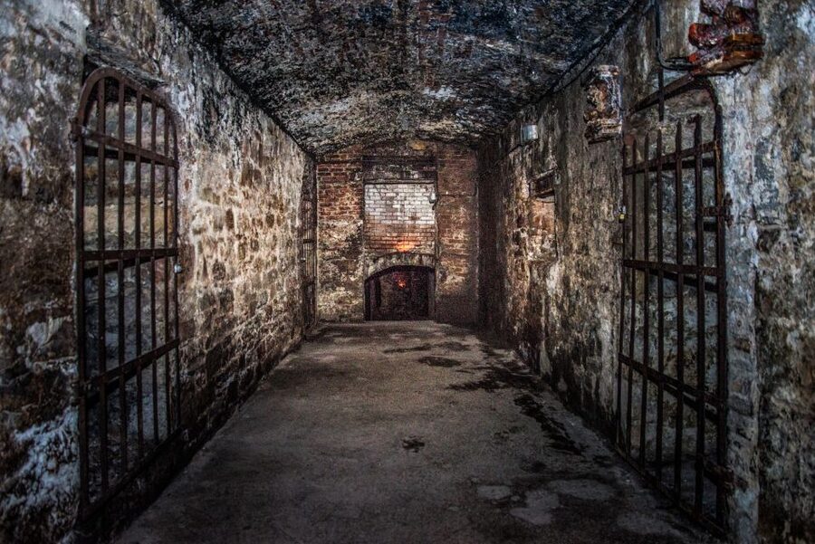 Edinburgh: Haunted Underground Vaults and Graveyard Tour - FAQ