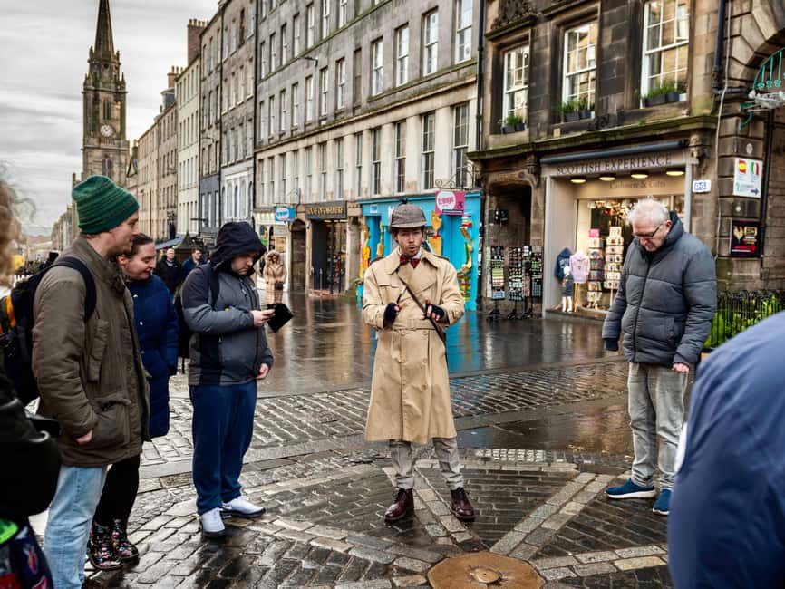 Edinburgh: Historical Gems Tour & A Taste of Scottish Fudge - The Royal Mile, where every close has a different character