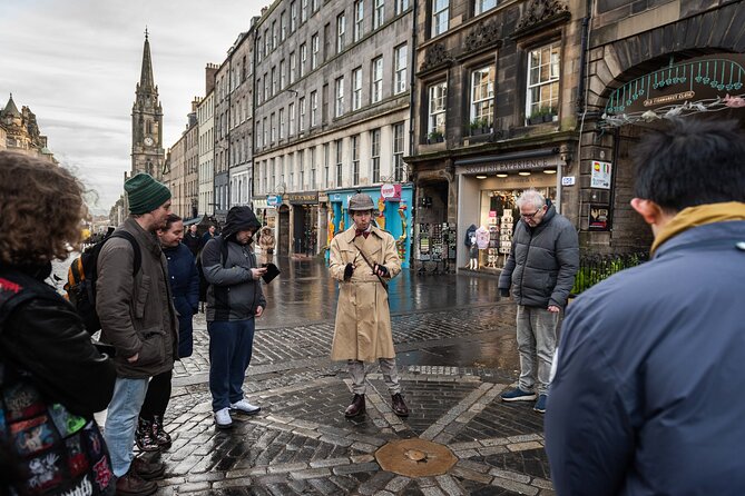 Edinburgh Historical Gems Tour with Whisky & Local Flavours - Guide style and the value of local stories