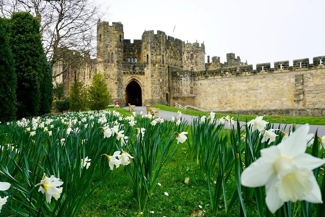 Edinburgh: Holy Island, Alnwick Castle & Kingdom of Northumbria - A long day with limited personal time