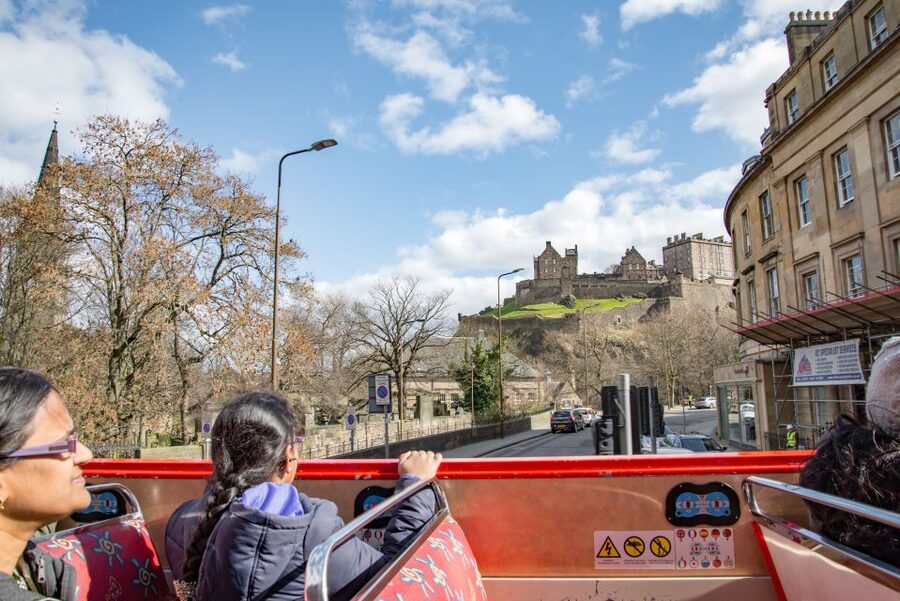 Edinburgh: Hop-On Hop-Off Bus Pass with 3 City Tours - What the commentary adds to the ride