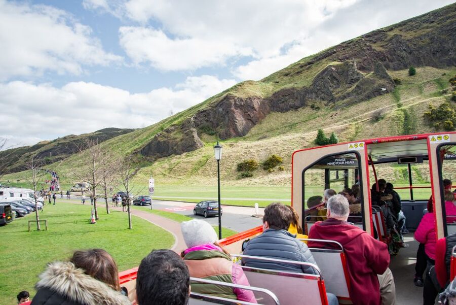 Edinburgh: Hop-On Hop-Off Bus Pass with 3 City Tours - The green Edinburgh Tour, where live storytelling takes over