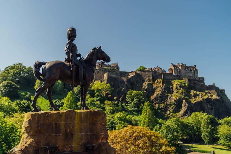 Edinburgh: Hop-On, Hop-Off Bus Tour City & Britannia Combo - The City Tour, from the castle to Holyroodhouse
