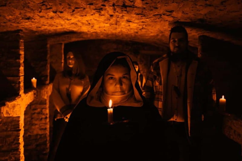 Edinburgh: Immersive, Adult-Only Haunted Vaults Night Tour - Meeting at Mercat Cross in the Old Town