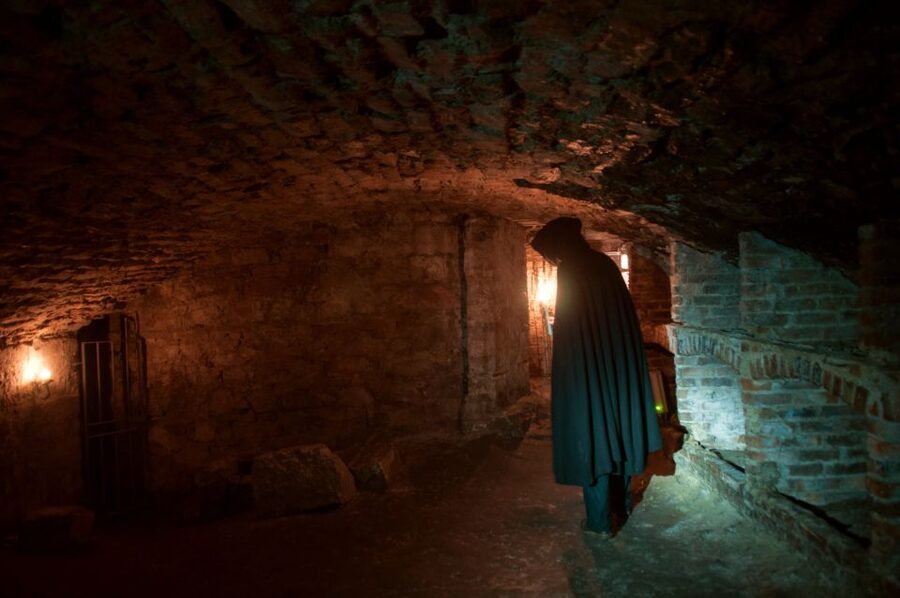 Edinburgh: Immersive Small-Group Haunted Underground Tour - What the $34 price gets you