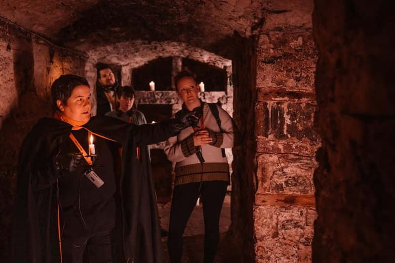 Edinburgh: Immersive Small-Group Haunted Underground Tour - The guides are the real feature