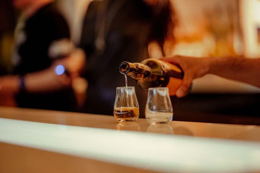 Edinburgh: Johnnie Walker Whisky Explorers Guided Tasting - The Lowland grain whisky adds a local twist