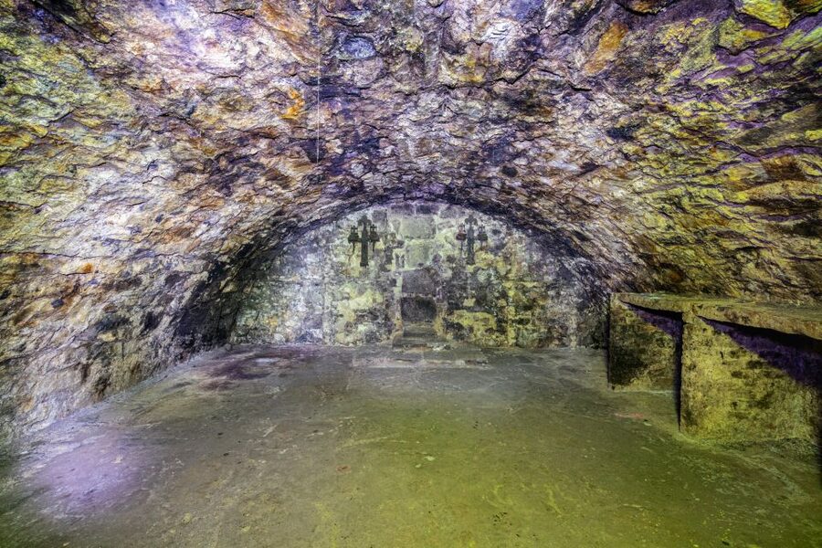 Edinburgh: Late-Night Underground Vaults Terror Tour - The stone circle vault and its spiritual symbols
