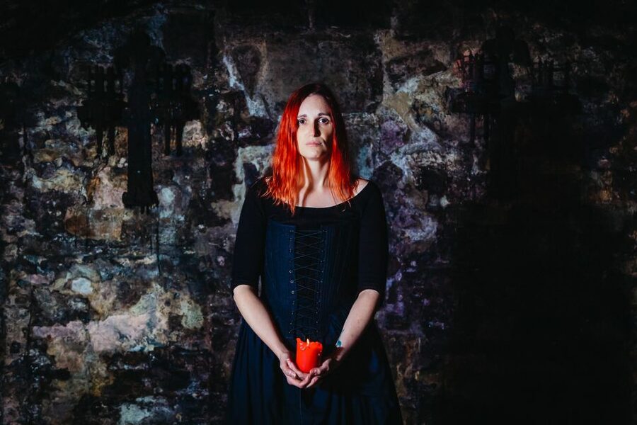 Edinburgh: Late-Night Underground Vaults Terror Tour - How much entertainment comes from the guide