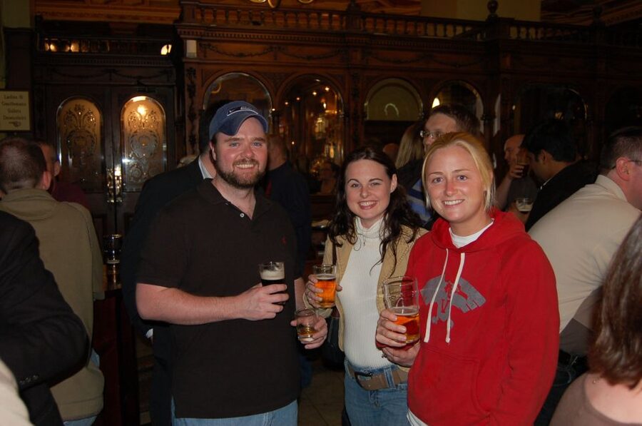 Edinburgh Literary Pub Tour with "Real-Actors" - The two-actor format and changing performers
