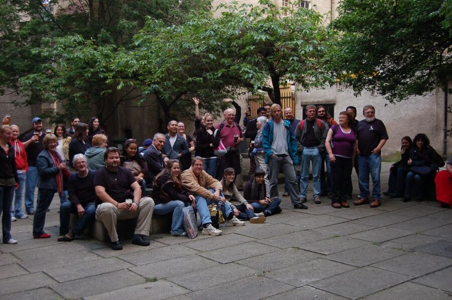 Edinburgh Literary Pub Tour with "Real-Actors" - Old Town stories and a New Town change of scene