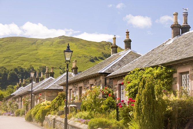 Edinburgh: Loch Lomond, Stirling Castle and the Kelpies Day Tour - The guide is part of the experience