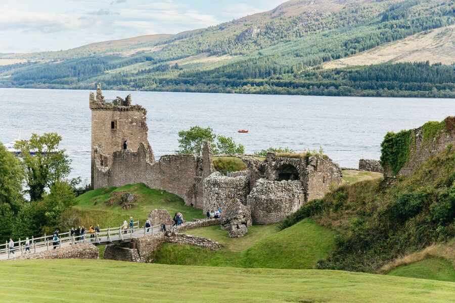 Edinburgh: Loch Ness, Glencoe, Coos & the Highlands Day Tour - The guide can make or break the day