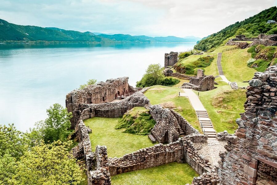 Edinburgh: Loch Ness, Glencoe & the Scottish Highlands Tour - The guide can make or break the day