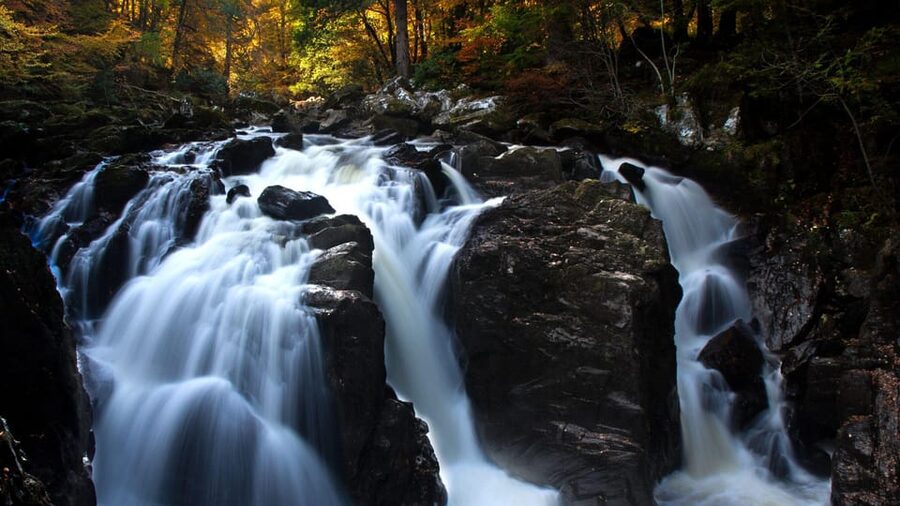 Edinburgh: Loch Ness, Scenic Walk, Glencoe & Whisky Day Tour - Loch Ness: cruise or shore time