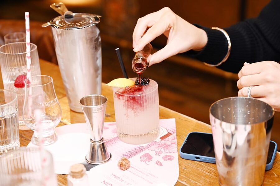 Edinburgh: Love Gin Cocktail Masterclass - Who should book this experience?