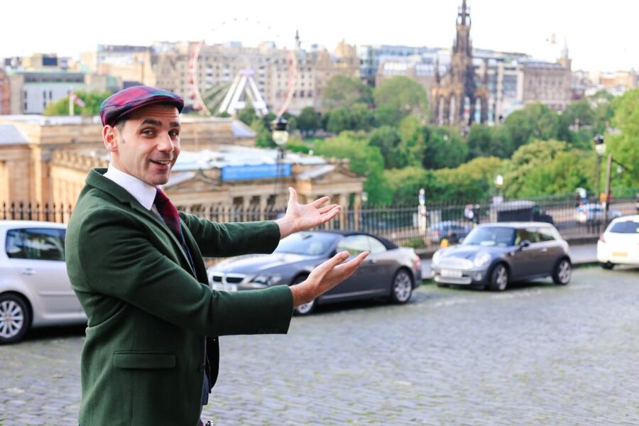 Edinburgh: Mountebank Comedy Walk - Old Town streets, buildings, and stories
