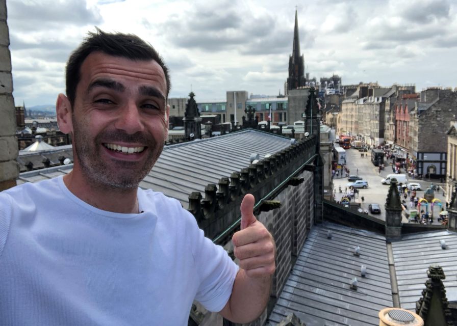 Edinburgh: Mountebank Comedy Walk - Bran the dog adds a gentle second act