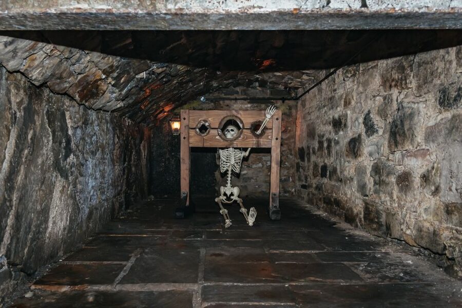 Edinburgh: Old Town and Underground Historical Tour - Why the underground vaults are the right place to begin