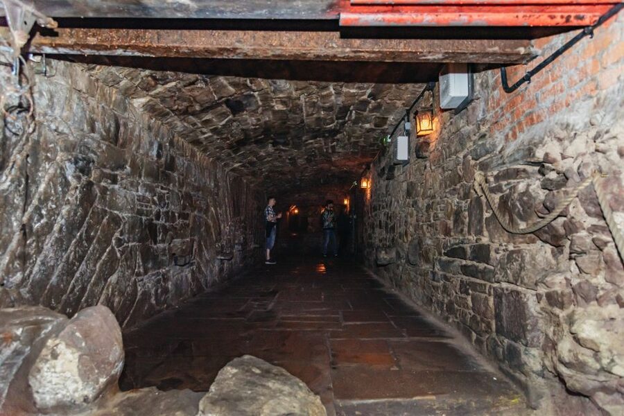 Edinburgh: Old Town and Underground Historical Tour - The city’s criminals, writers, and unsettling characters