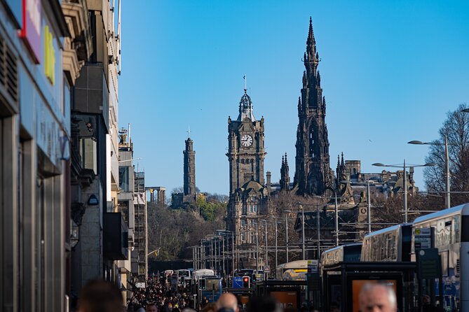 Edinburgh Old Town: Historical Guided Walking Tour - Stories, humor, and useful local advice