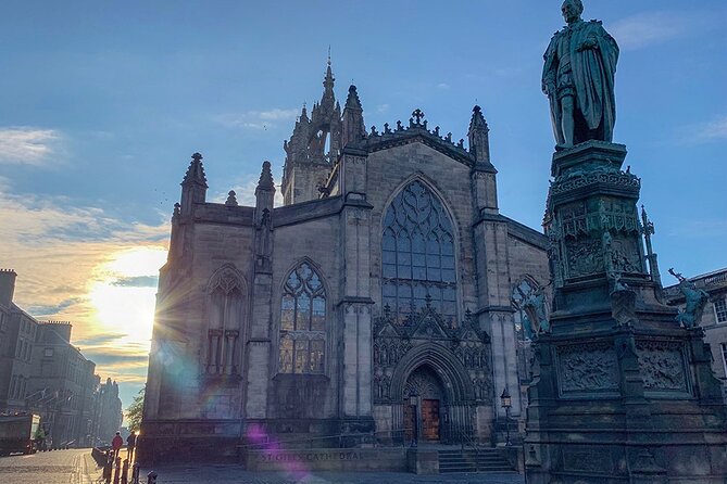 Edinburgh Old Town: Historical Guided Walking Tour - Beginning at 351 High Street
