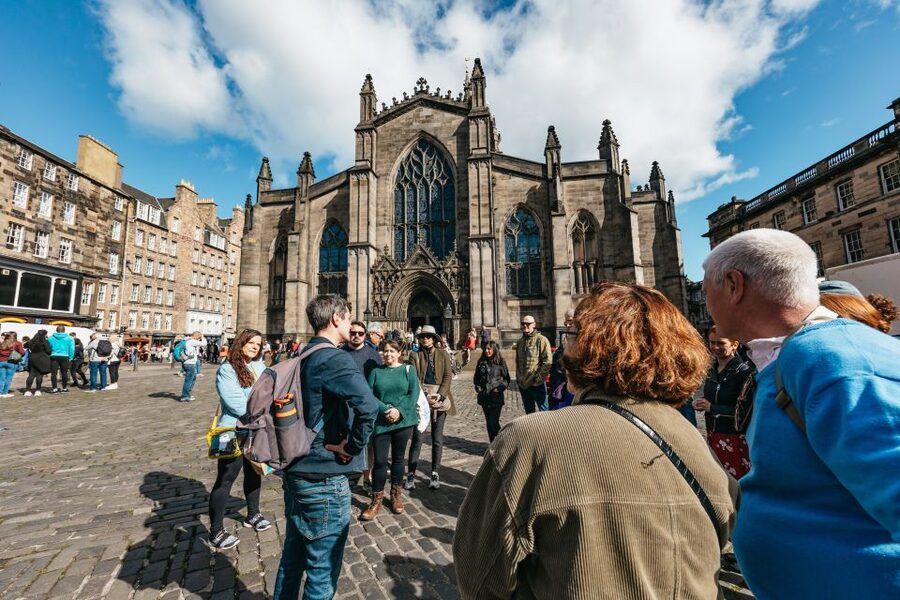Edinburgh: Old Town History and Tales Walking Tour - Harry Potter connections without making them the whole tour