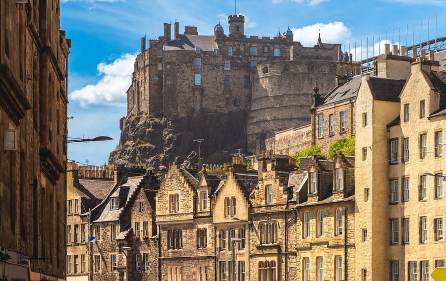 Edinburgh: Old Town Private Walking Tour with Historian - Greyfriars and Canongate churchyards