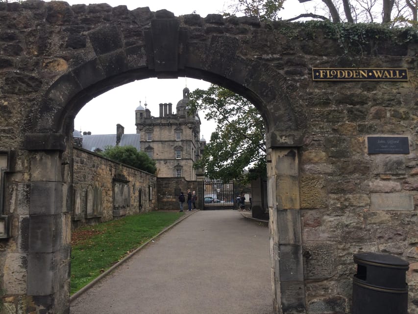 Edinburgh: Old Town Private Walking Tour with Historian - How the private format affects the value