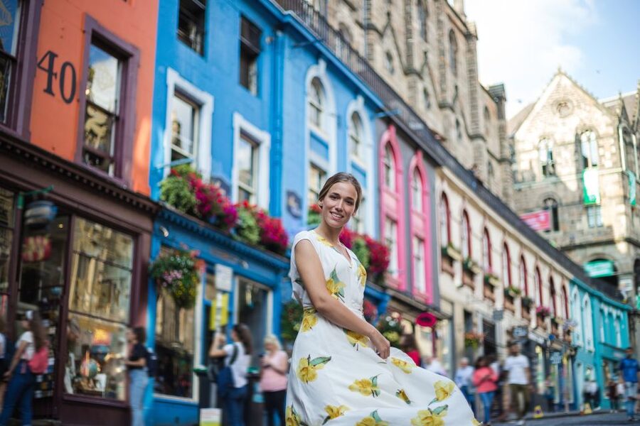 Edinburgh Old Town: Professional Photoshoot & Edited Photos - Is $165 good value for your group?
