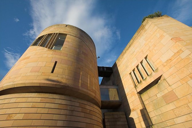Edinburgh: Old Town's Highlights Walking Tour - Why this two-hour walk works in Edinburgh
